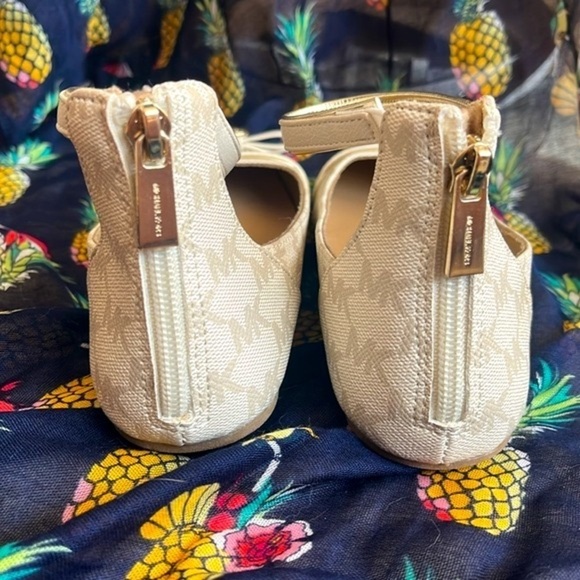 Brand New Michael Kors Cream Round Toe Bow Ankle Strap Zipper Flats Dress Shoes - Picture 13 of 16